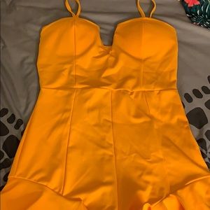 I call it a “sunflower romper” 🌻